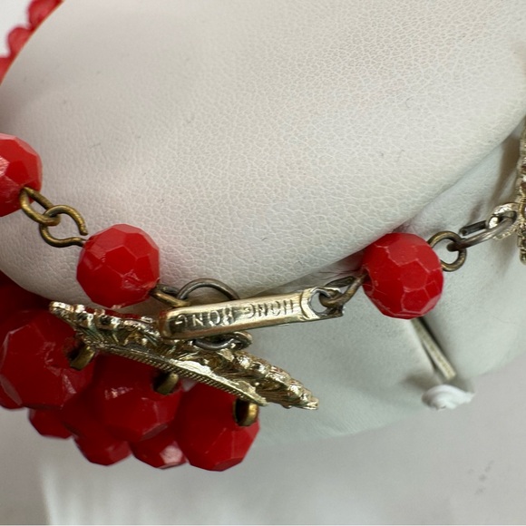 Vintage faceted red acrylic bead triple strand necklace lightweight Hong Kong - Picture 7 of 8